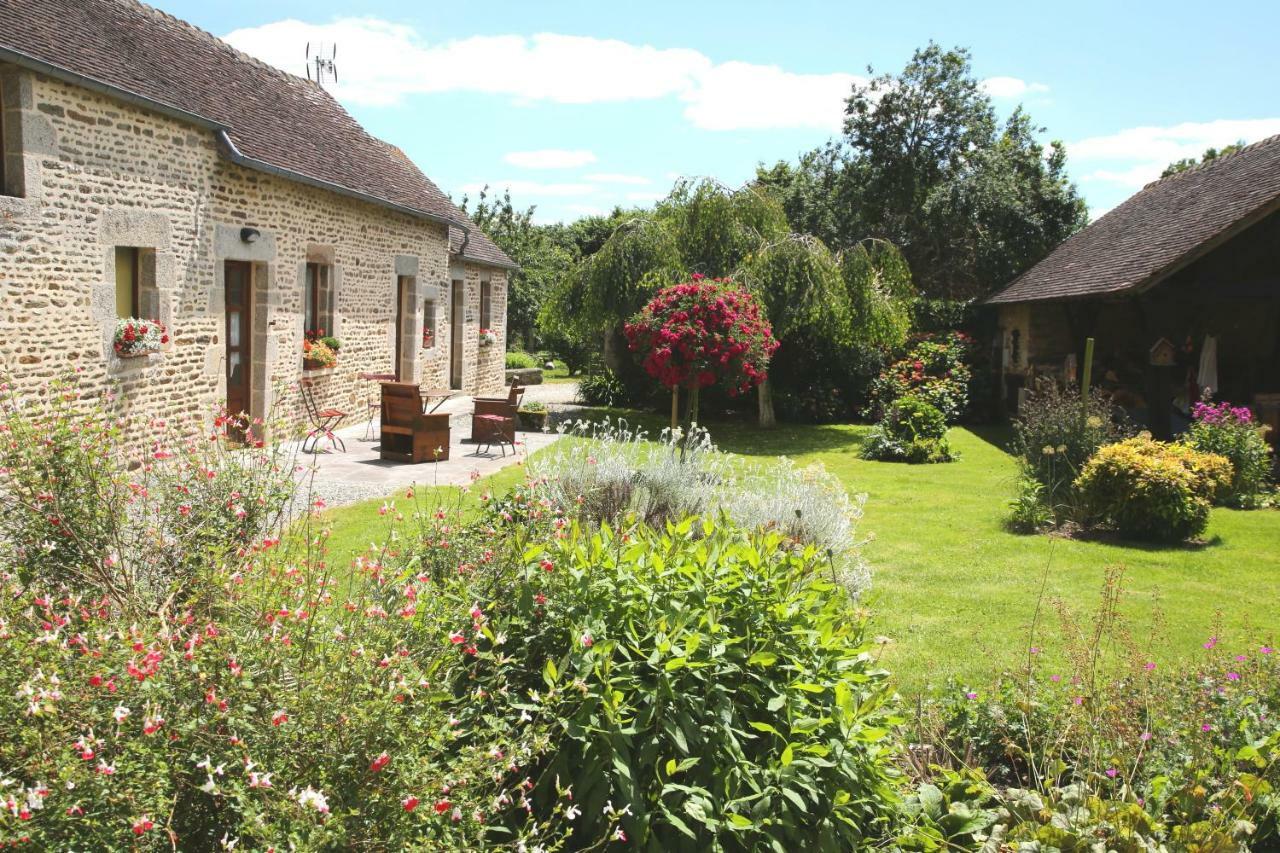 Chambre d'hôte Courtoux Saint-Denis-sur-Sarthon Exterior foto